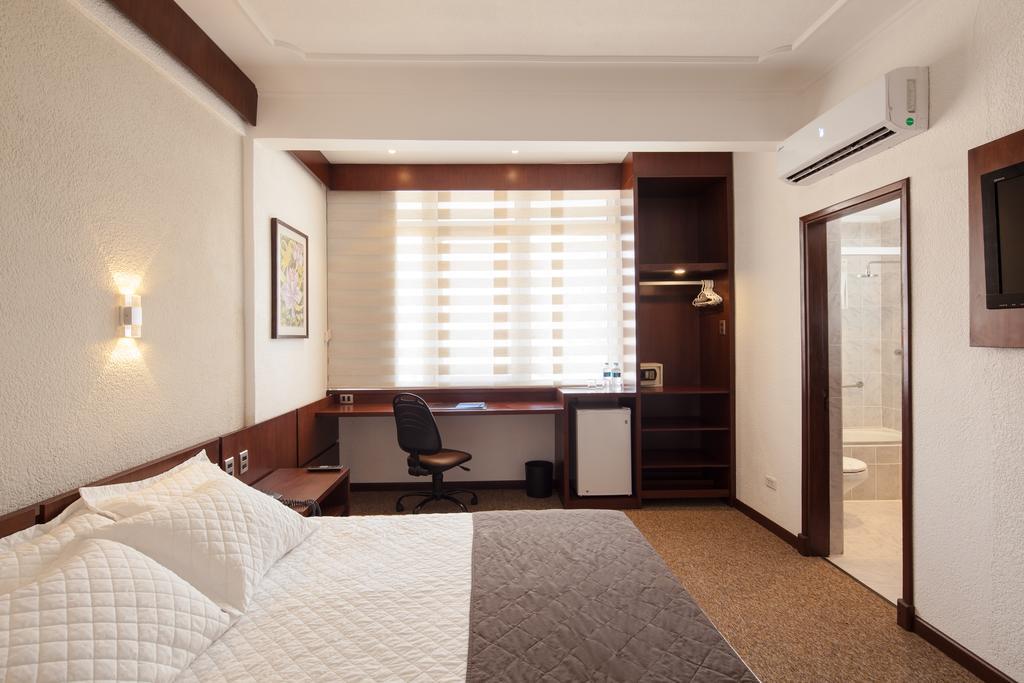 Hotel Cortez Santa Cruz de La Sierra Bagian luar foto